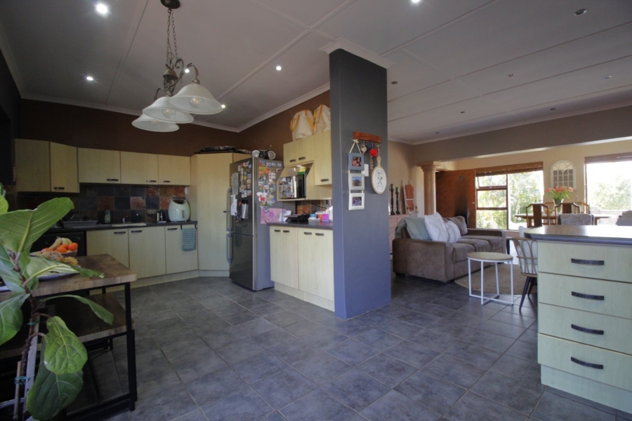 4 Bedroom Property for Sale in Noorsekloof Eastern Cape